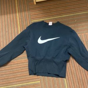 nike cropped hoodie